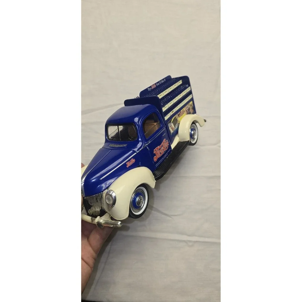 1940 Ford Pepsi Cola Truck Diecast Model by Golden Wheel with Opening Hood Bin11